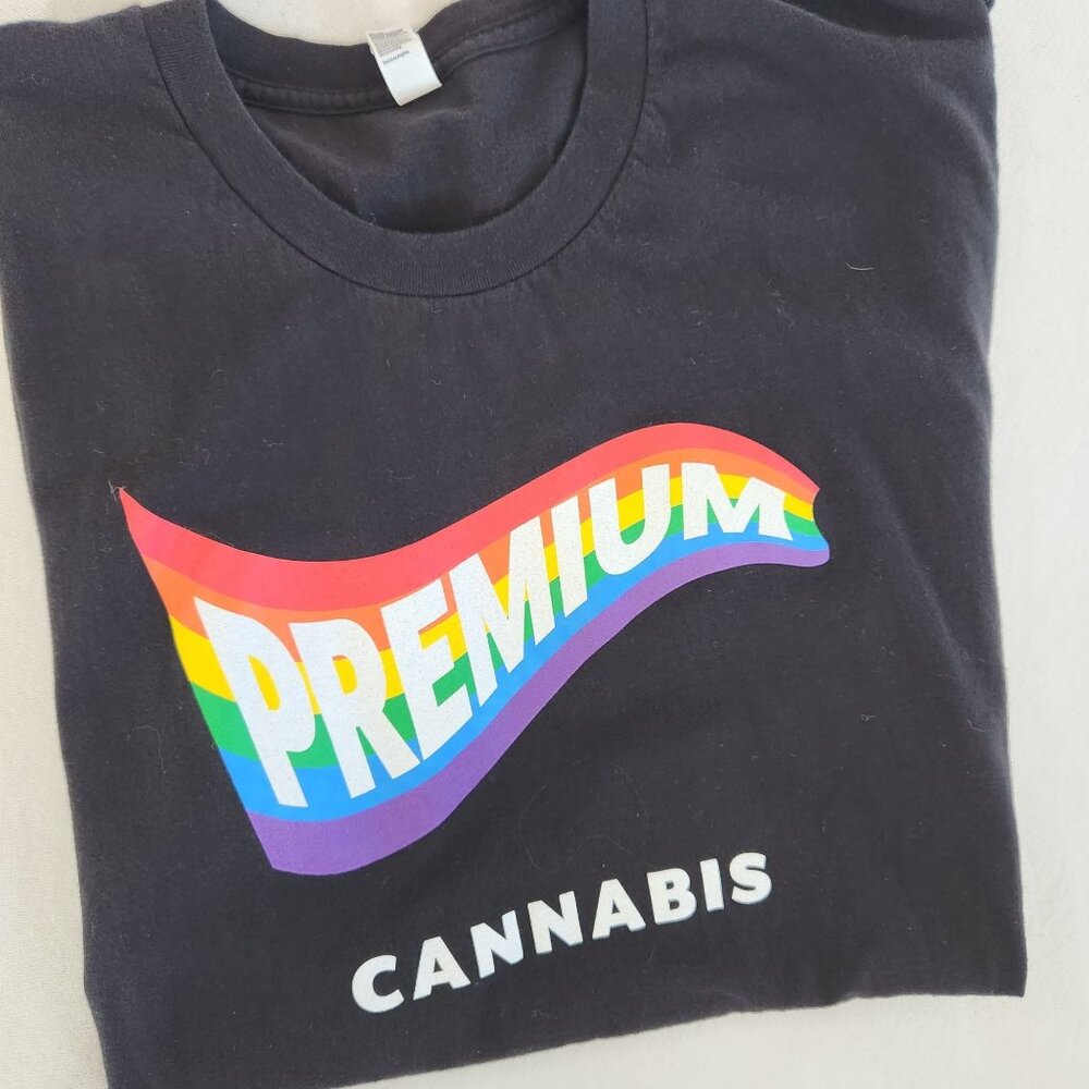 Black Skymint Premium Cannabis Rainbow Graphic T-Shirt L 100% Cotton Casual